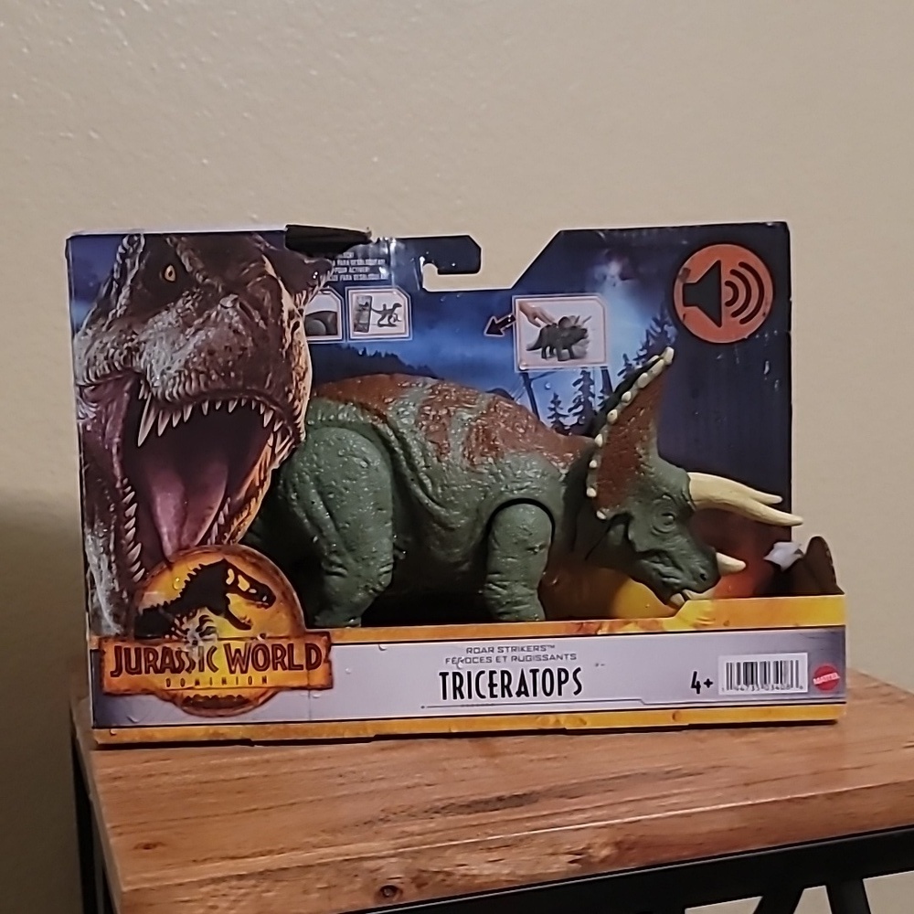 Jurassic World Dominion Triceratops toy